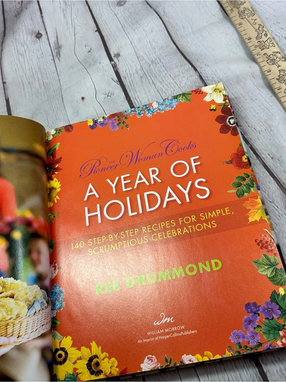 The Pioneer Woman cooks A Year of Holidays Cookbook hardcover ree drummond
